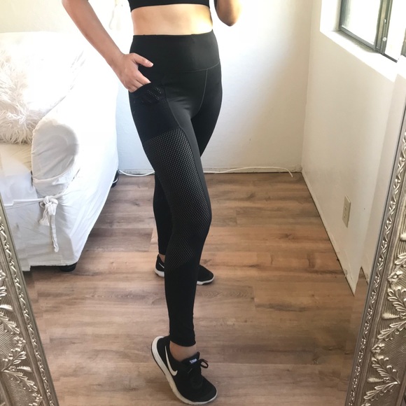 CHASE in Black - Picture 5 of 9